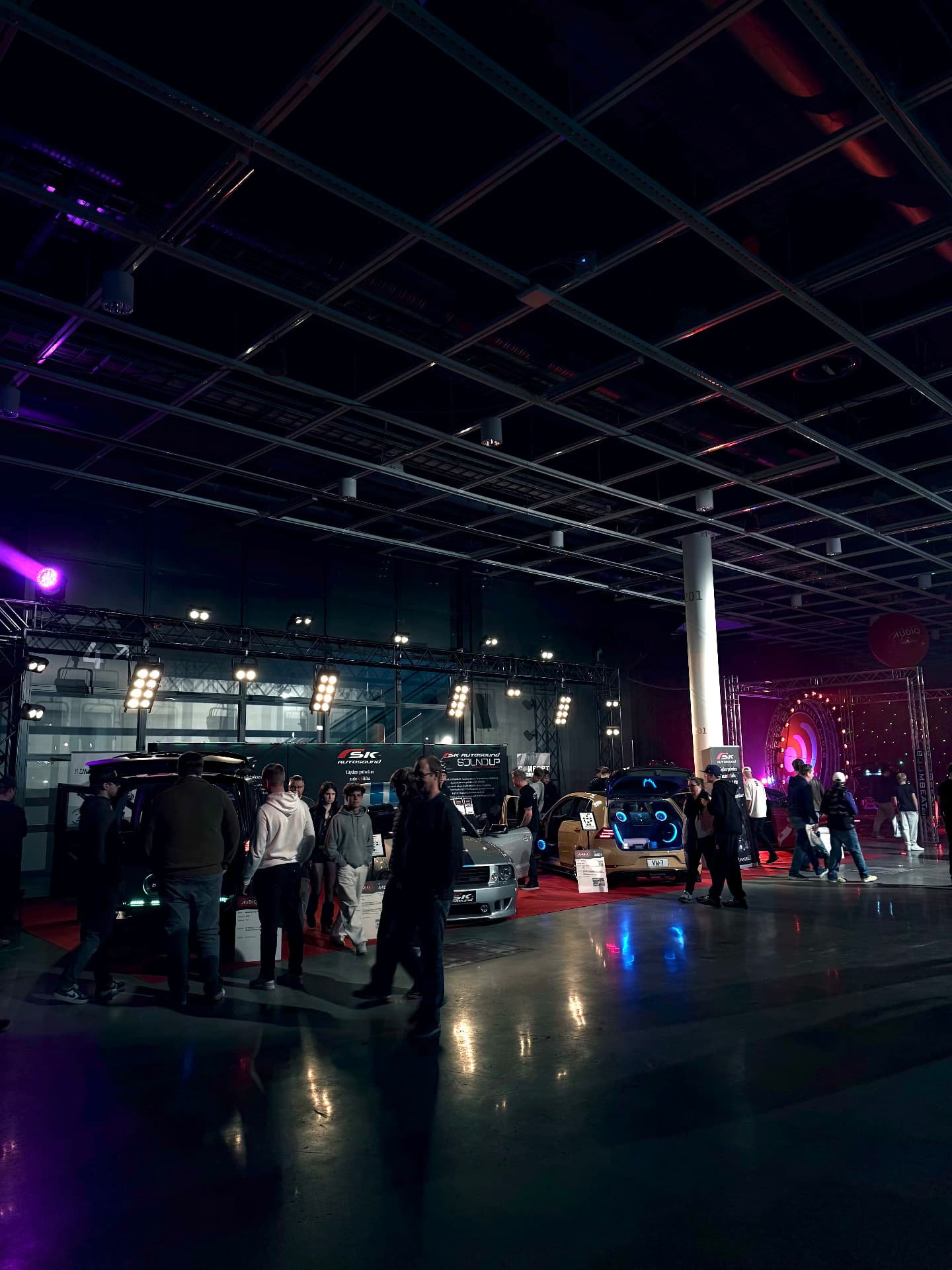 American Carshow stand at Messukeskus: cars, visitors and colorful event lighting